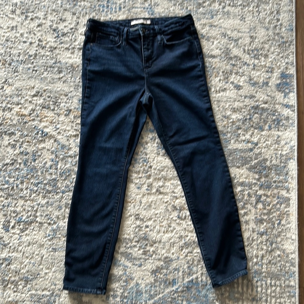 Athleta Sculptek mid rise cropped skinny jeans. Like new, smoke free home.